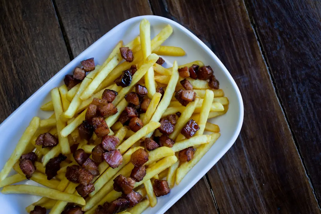 Cartofi cu bacon și smântână la cuptor rețetă simplă și gustoasă
