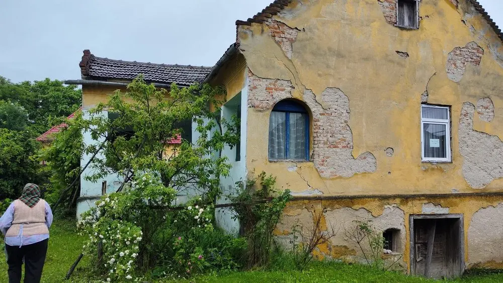 Casele bătrânești se vând cu 6.000 de euro, dar renovarea poate costa cu 40% mai mult decât o construcție nouă